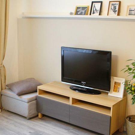 New! Cozy Apartment With Free Guarded Parking Riga Eksteriør bilde