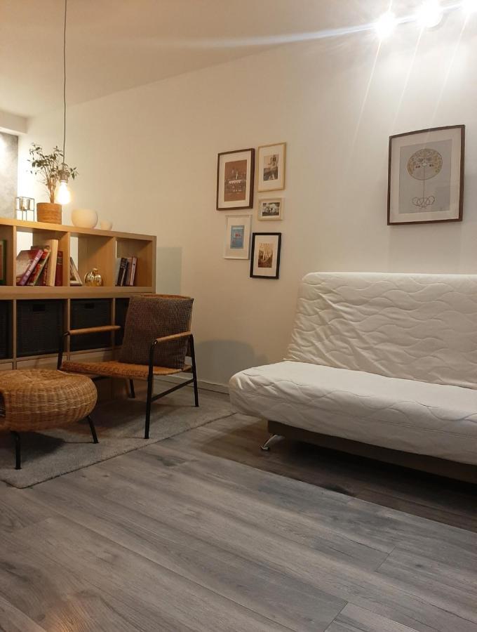 New! Cozy Apartment With Free Guarded Parking Riga Eksteriør bilde